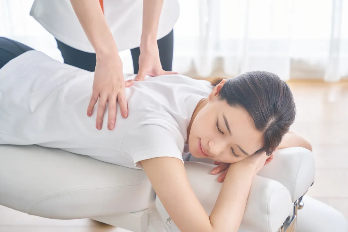 ボディケア(もみほぐし)コースの施術イメージ